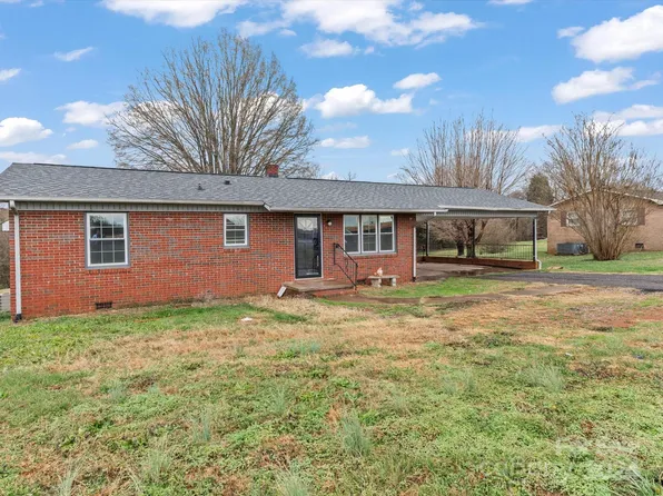 823 Candy Dr, Statesville, NC 28677