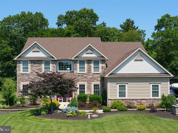 55 Stella Dr, Sinking Spring, PA 19608