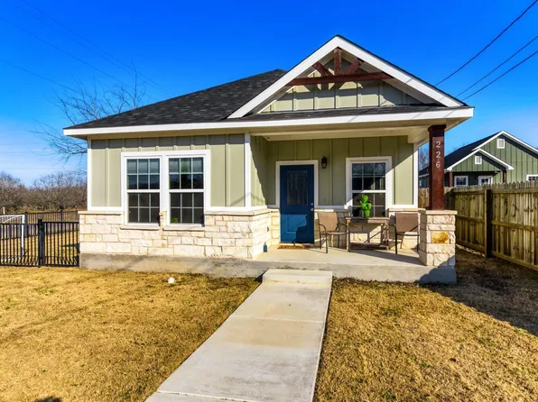 226 Spruce Ave, Luling, TX 78648