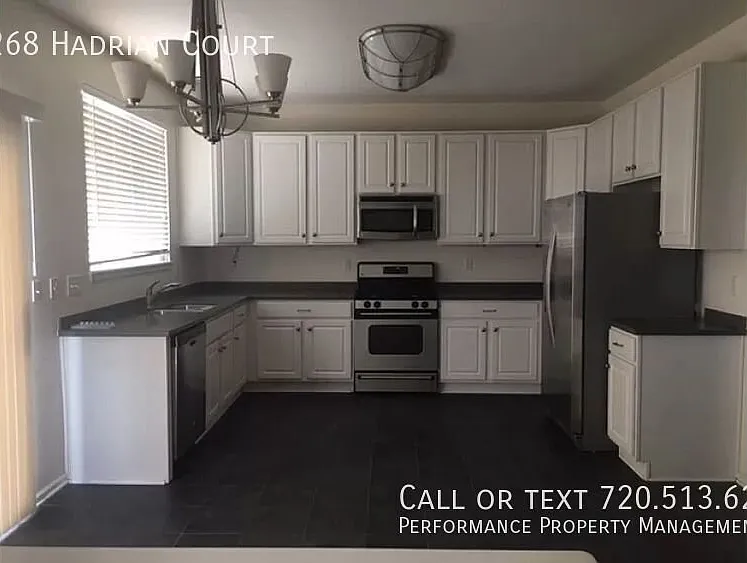 Spacious 4-Bedroom Home with 3-Car Garage in Parker — Photo 4