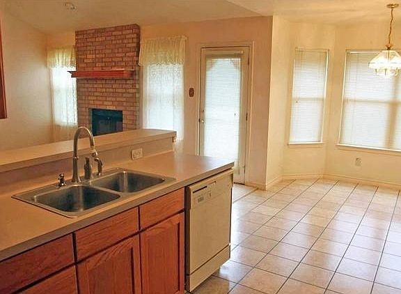 5th image of 1507 Century Oaks Dr