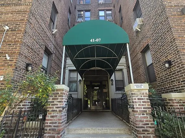 41-07 42nd St #3H, Sunnyside, NY 11104
