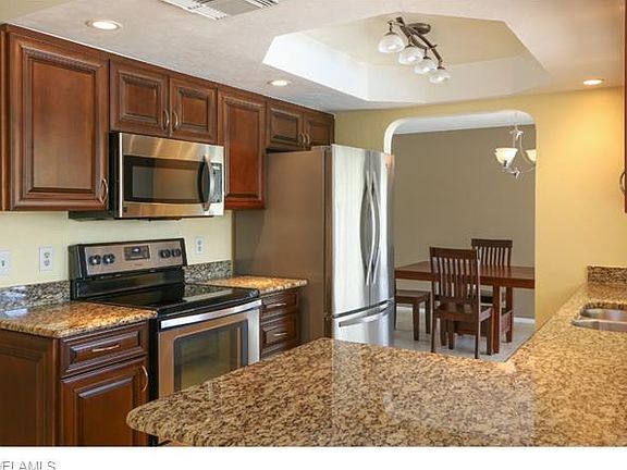 5th image of 3963 Blenheim St
