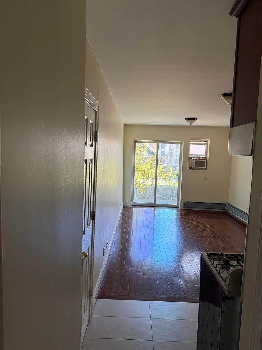 16915 89th Ave APT 3B photo 1