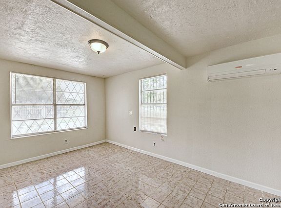 4th image of 327 Yukon Blvd