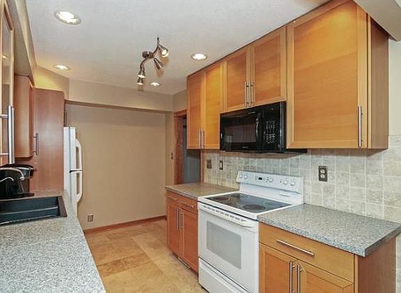 3rd image of 6231 Carol Dr NE