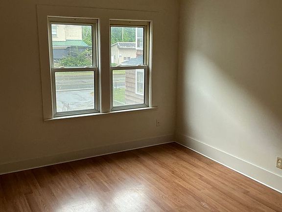 3rd image of 202 Mount Vernon Ave APT 2