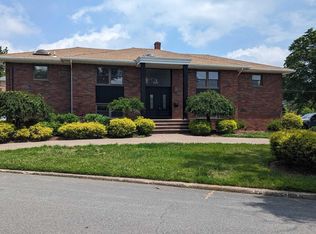 1 Skyline Dr, Englewood Cliffs, NJ 07632