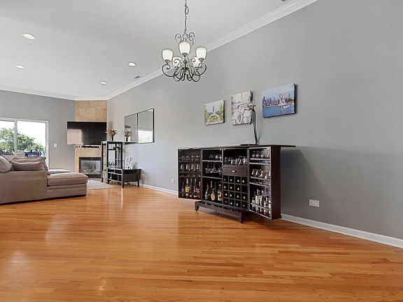 4th image of 2509 W Fullerton Ave APT 4