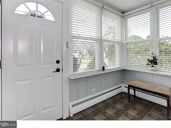 4th image of 3722 Hazelwood Ave