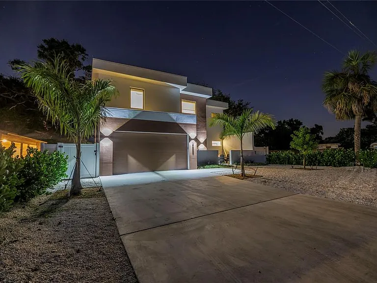 2065 Goldenrod St — Photo 5