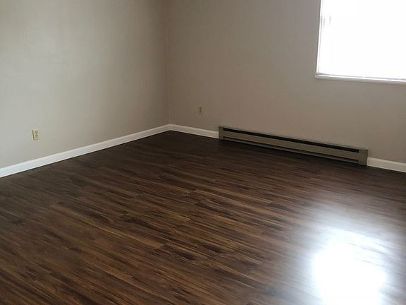 4th image of 3827 Canterbury Dr APT 3