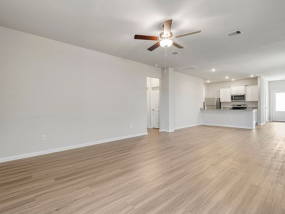 This kitchen is ready to host all your parties and get-togethers!