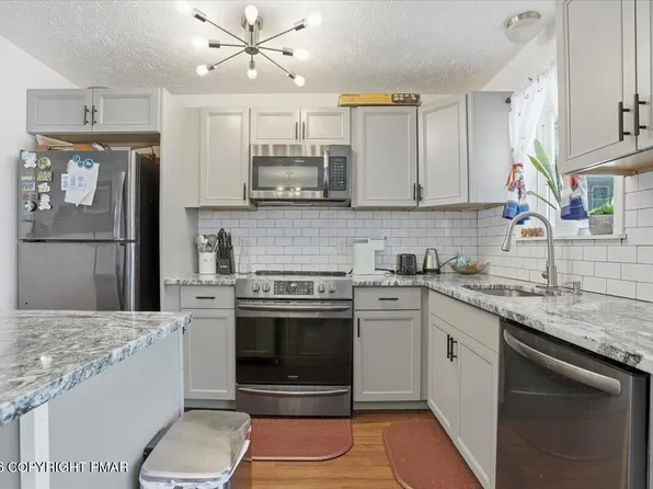 6302 Ventnor Dr, Tobyhanna, PA 18466