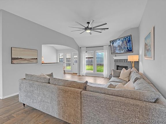 5th image of 26530 Foxen Dr