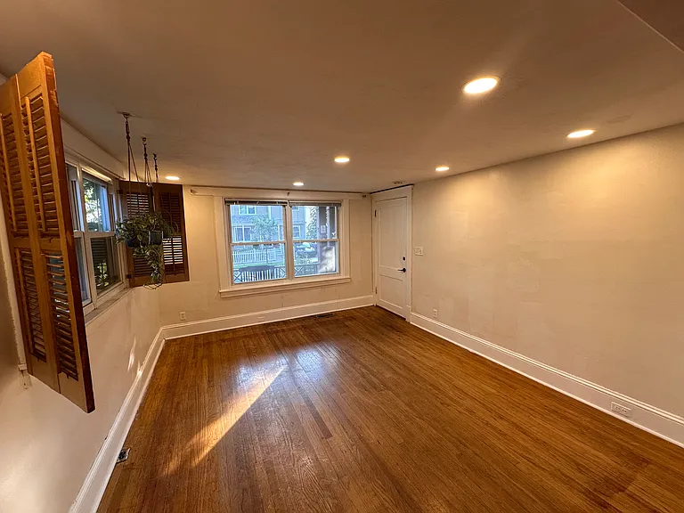 16 Adams St #1R — Photo 8