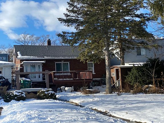 3rd image of 705 N Hickory St