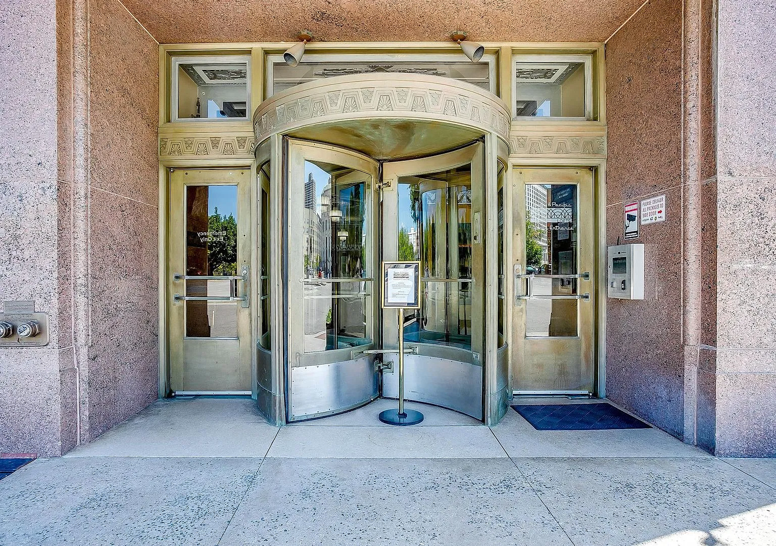 Historic T&P Downtown Fort Worth- 1 Bed & 1 Bath Ready for New Tenant- 76102 — Photo 2