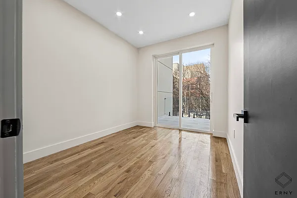 Rented by ERNY LLC | media 21