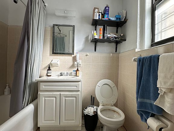 5th image of 455 W 34th St APT 2D