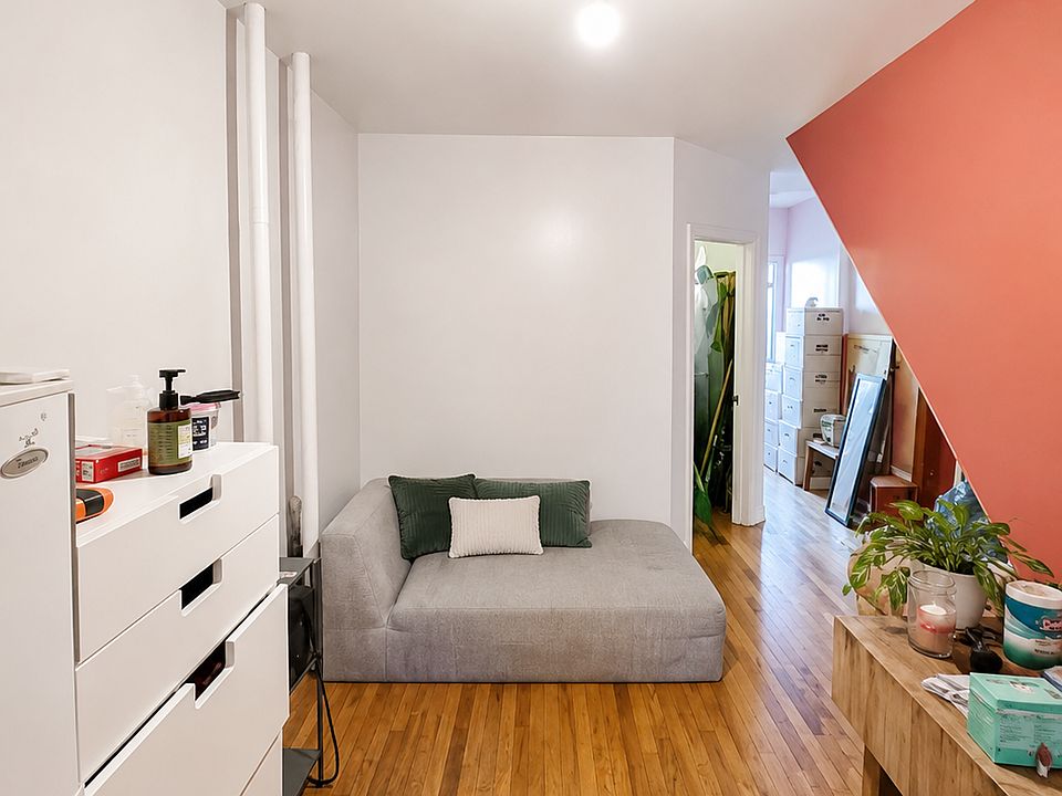 1st image of 290 Devoe St APT 2L