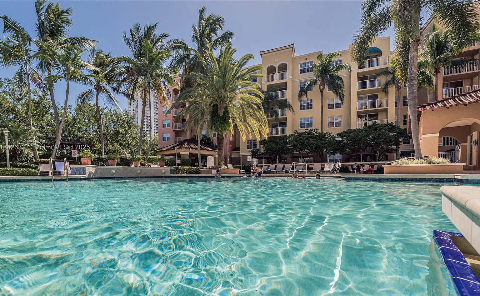 The Yacht Club At Aventura — Photo 1