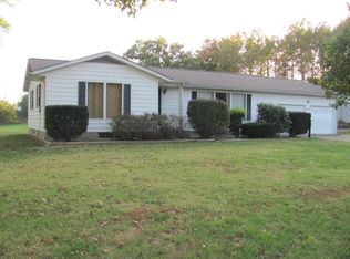 1404 E Clark Trl, Herrin, IL 62948