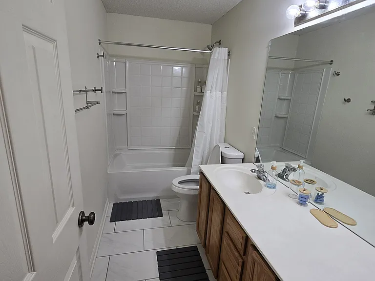 5504 N Fairmount Ave — Photo 8