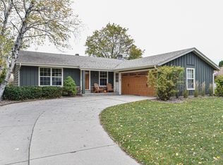 1980 E Hickory Dr, Oak Creek, WI 53154