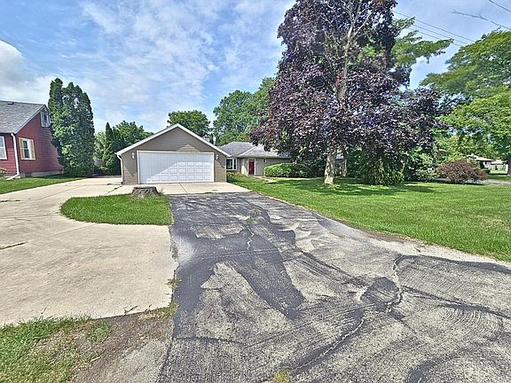 2nd image of 4844 Erie STREET