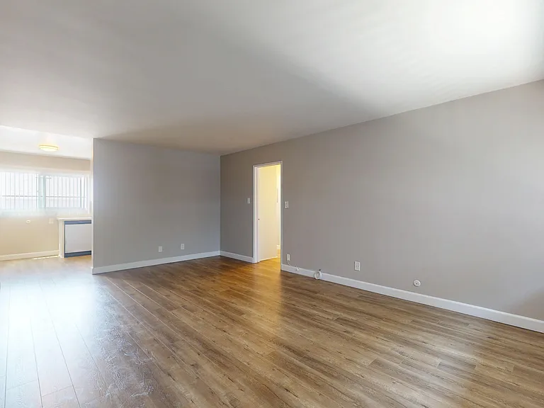 The Capri Apartments — Photo 18