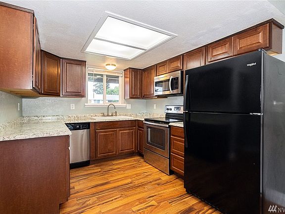 4th image of 1516 Belmont Ave