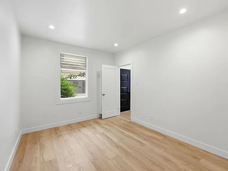 Spacious 1 bedroom with 2 closets. Kitchen to the right