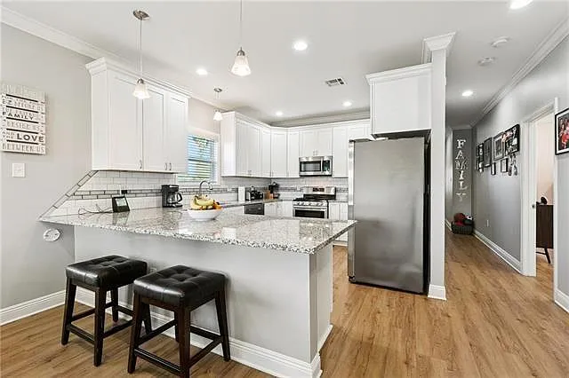 3136 Lexington St — Photo 4