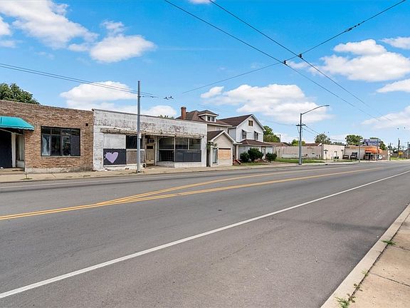 3rd image of 2212 N Main St