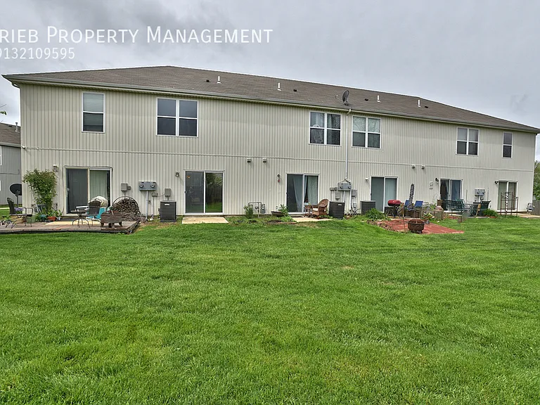824 Woodson Ct — Photo 21