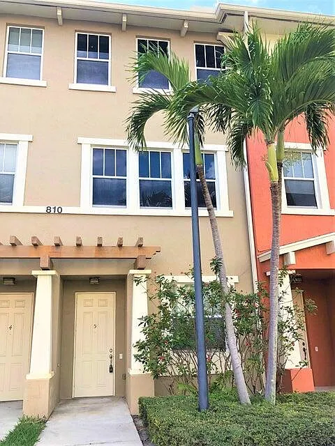 810 Marina Del Ray Ln #5