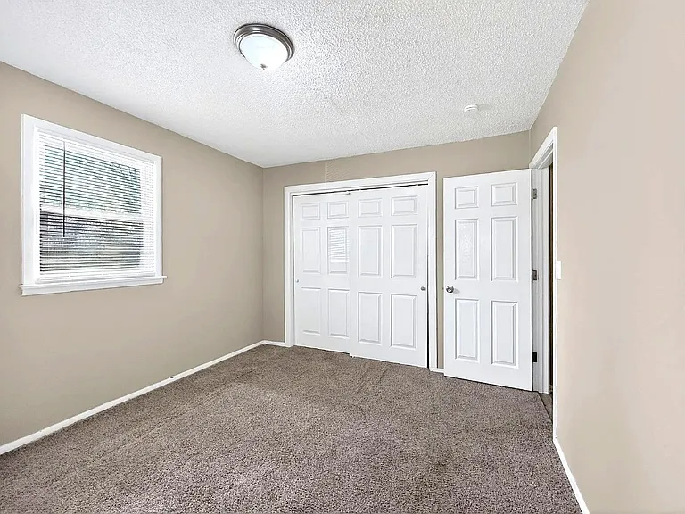 2916 S Roena St — Photo 9