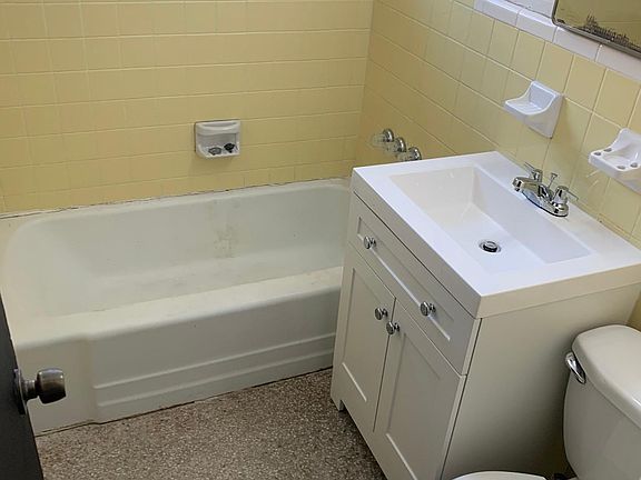 2nd image of 812 10th St APT B