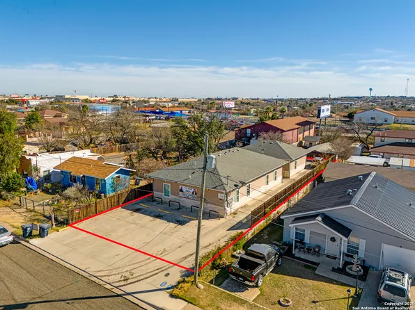 1726 E RIO GRANDE ST, Eagle Pass, TX 78852