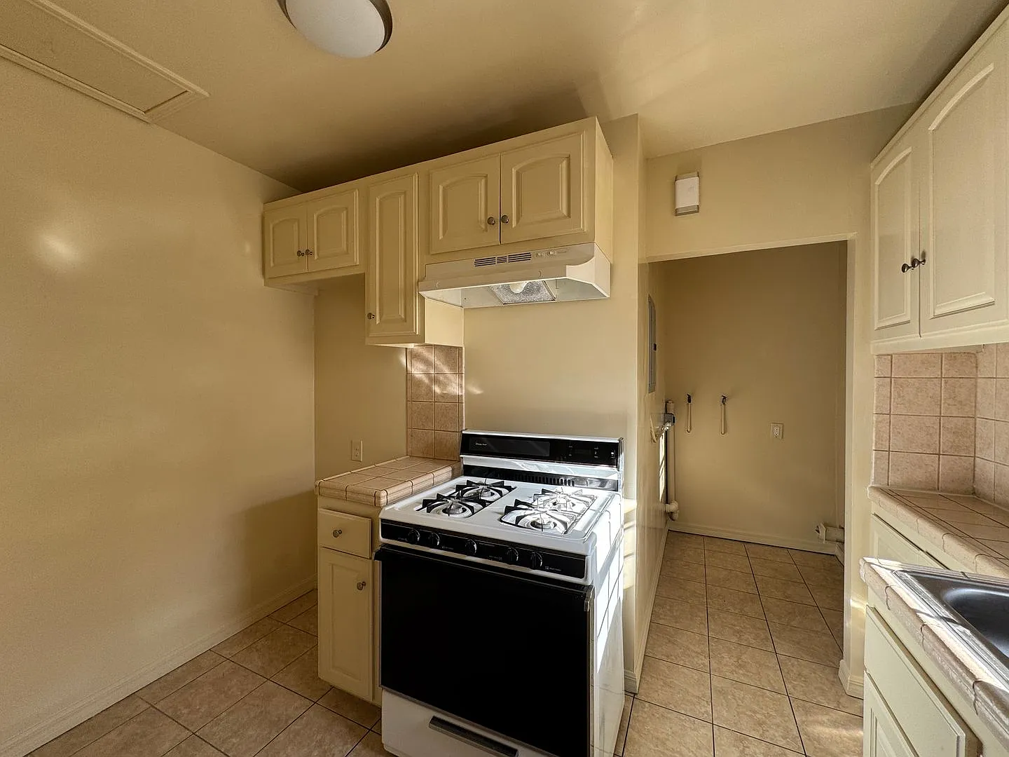 5314 S. Denker Avenue — Photo 3
