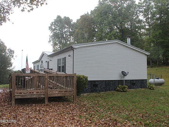 3rd image of 211 Carrview Ln