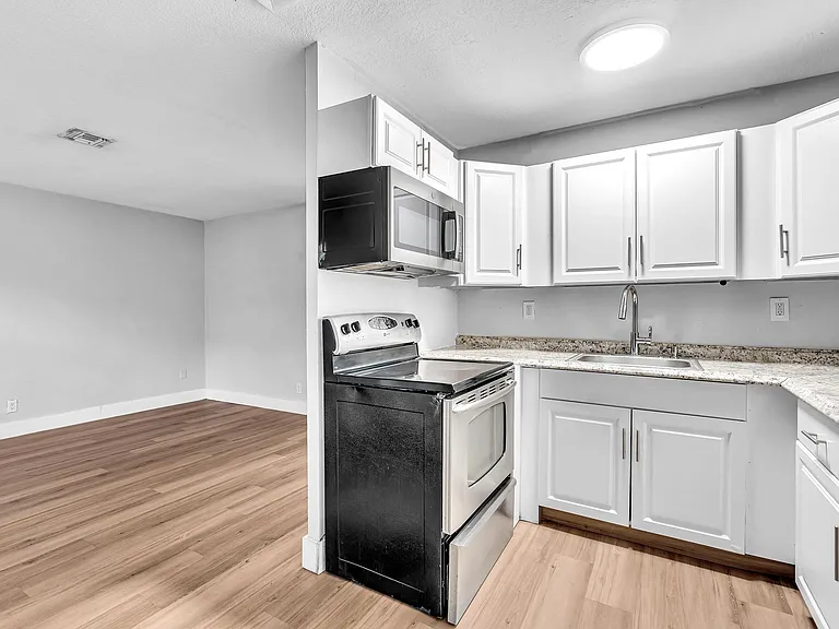 232 SE 9th Ave #2 — Photo 10