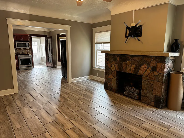 1447 Lakeland Ave — Photo 6