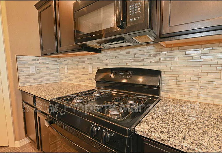 4628 Marisabel Azcarate St — Photo 16