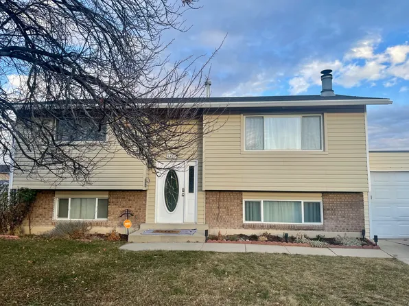 4459 S Red Blossom Cir, West Valley City, UT 84120