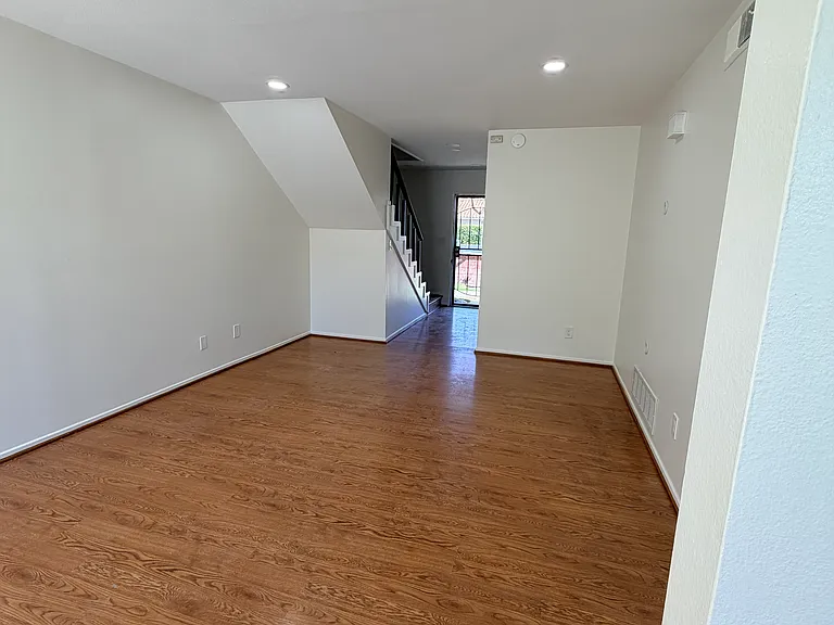 3342 Bradbury Rd #9 — Photo 4