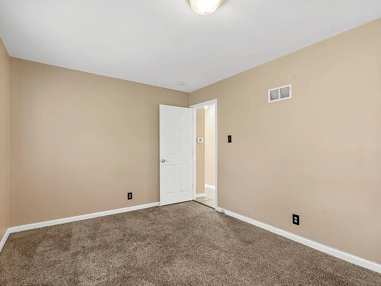 8253 Frost Ave — Photo 17