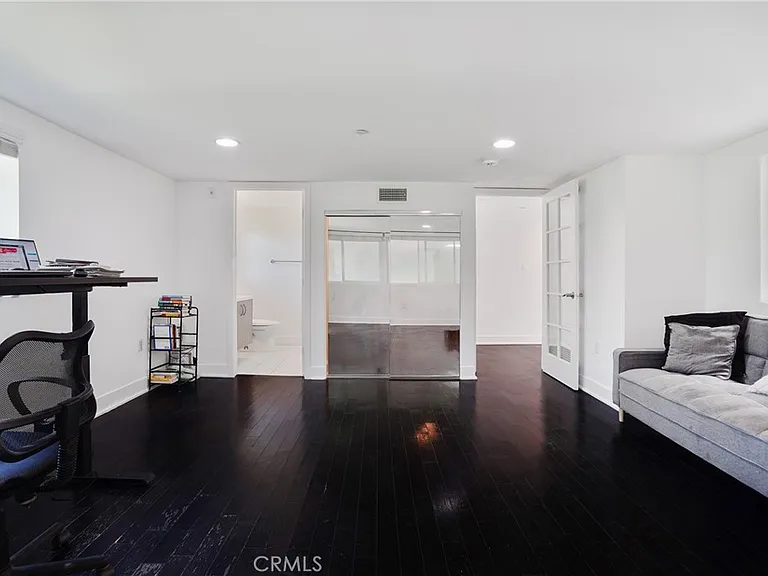 12837 Moorpark St #405 — Photo 18