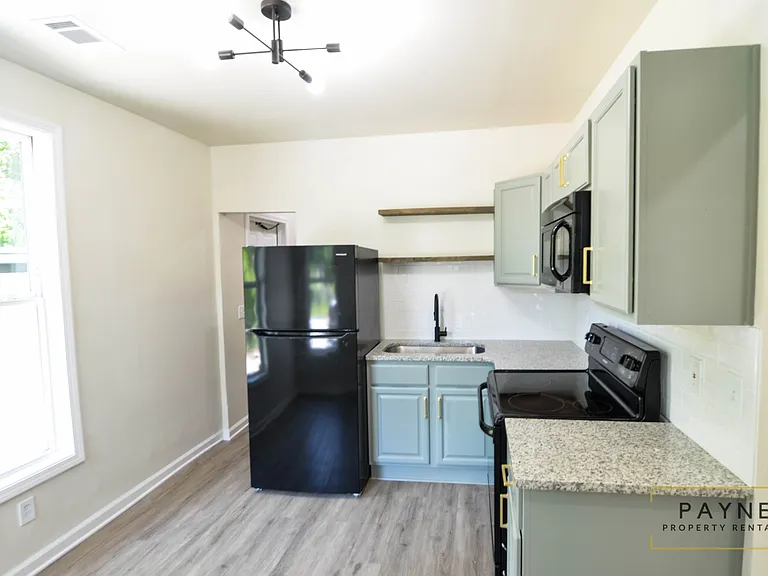 2609 Thomas St — Photo 7